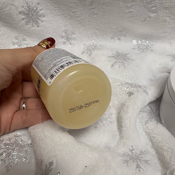 OLAPLEX No.4 Bond Maintenance Shampoo - Sealed - Picture 4 of 4
